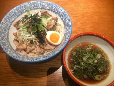 黒酢のさっぱり旨味抜群出汁　温つけ麺