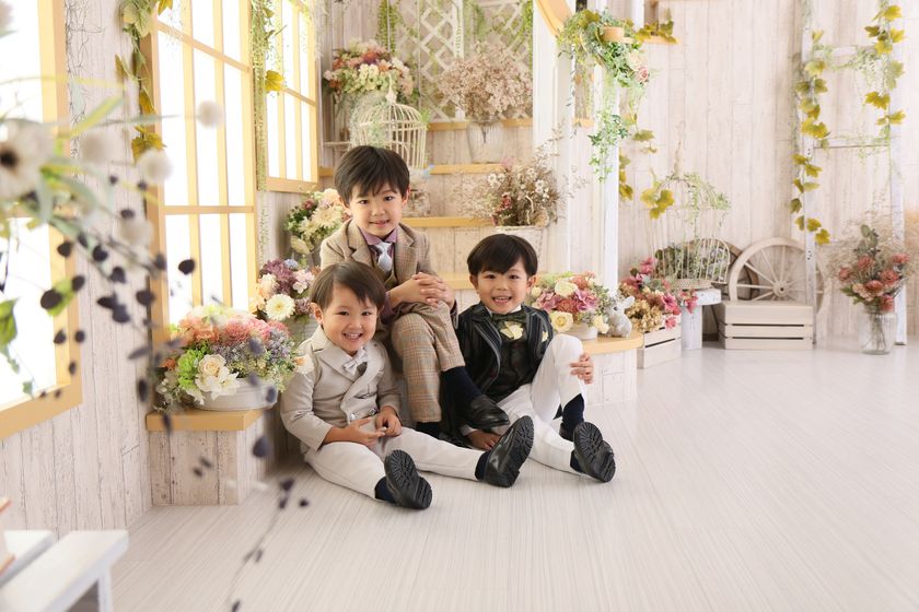 新作子どもドレスや衣装が100着以上！！「キッズフォトスタジオ チョコ