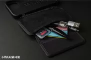 財布だけでなくかさばる小物も収納できます。