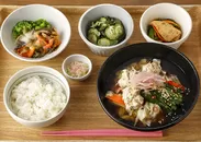 丸の内タニタ食堂「ぽかぽか肉団子岩下の新生姜鍋風スープ定食」