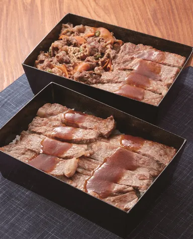 ＜時雨製麺所＞ぜいたく重、ステーキ重