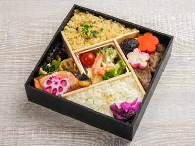 山形牛すき焼き うごう ／ 紅弁当