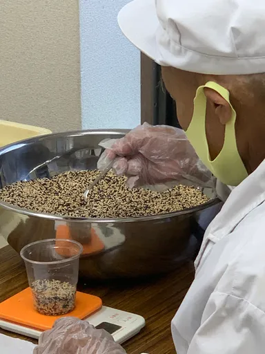 就労支援施設での丁寧な作業