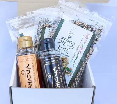 テンダーハウスの燻製シリーズ第一弾「燻製醤油・イブリディ」も好評販売中