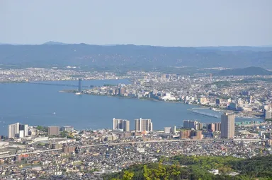 夢見が丘展望台からの眺望　（びわ湖　大津市街）