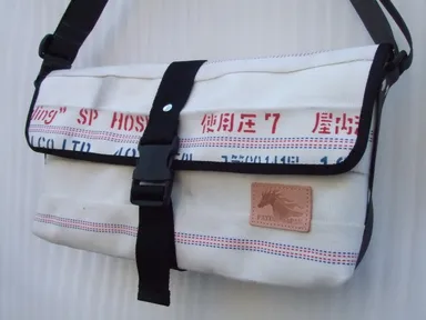 折り返しボディバッグ