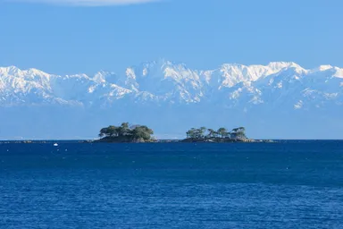 富山県氷見(海越しの立山連峰)