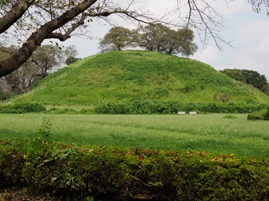 ちちてつさんぽ「さきたま古墳公園」