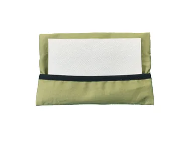 携帯用ティッシュケースの裏側にフィルター等が入れられる