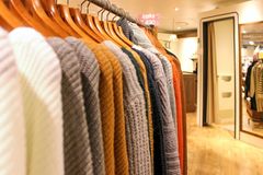 新品のまま廃棄される「衣服ロス」の削減を目指すアパレル通販サイトをオープン！！クラウドファンディングで会員を募集