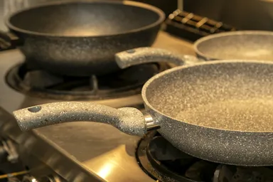 取手が手にフィットするようにカーブ