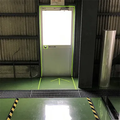 用途例：工場ドア(明)