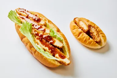 年末ジャンボくじカツサンド　※画像左側