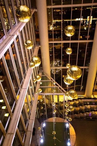 WEST 1F　エントランス