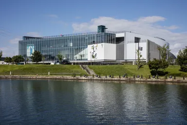 富山県美術館　外観写真　(C)小川重雄