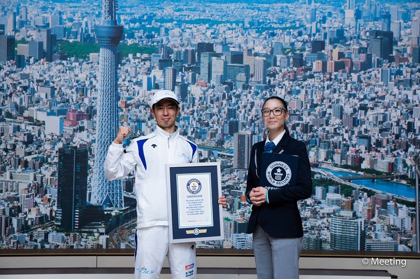 11/18ギネス世界記録（TM）更新！
「最も速い１マイル階段垂直登り（男性）」
日本の「階段王」 渡辺良治が世界の「階段王」に！