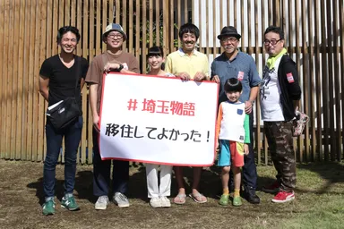 左から吉田監督、豊島監督、桜さん、濱津さん、篠原監督、菊池くん、鈴木監督(ロケ地:秩父市お試し居住住宅)