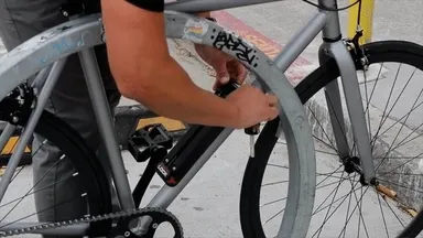 スピーディーにロック完了！