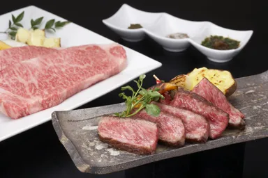 当選賞品は飛騨牛のヒレ～小間肉まで全16種類何があたるかは、対象店舗でスクラッチにチャレンジした時のお楽しみ♪(写真はイメージ）