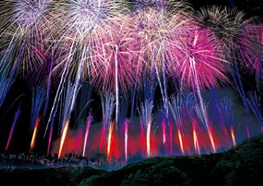 漆黒の夜空を壮大に彩る「ネスタ 山花火」
12月25日(金)~12月31日(木)開催決定