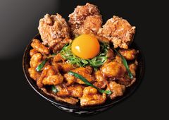 唐揚げ合盛り“極”ホルモン丼　1,180円(税込)