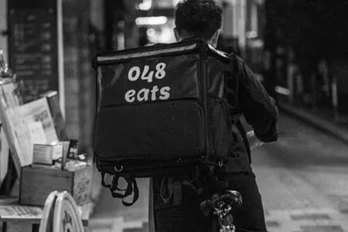 自社デリバリー風景