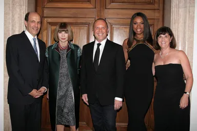 マイケル、大使夫妻、アナ・ウィンター、JH