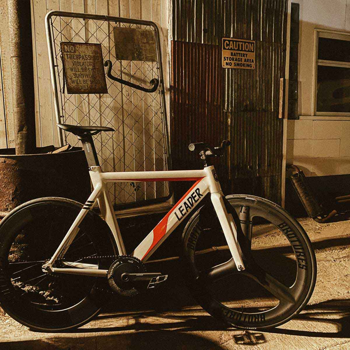 LEADER BIKE nitraidコラボ