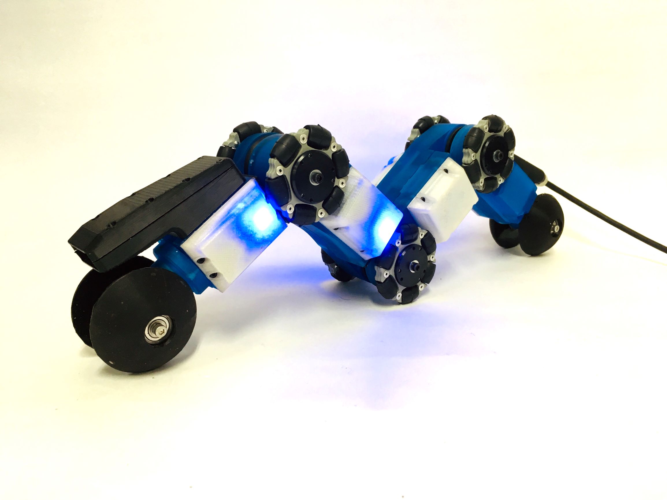産業ロボット生まれのパイプ内自在移動ホビーロボット