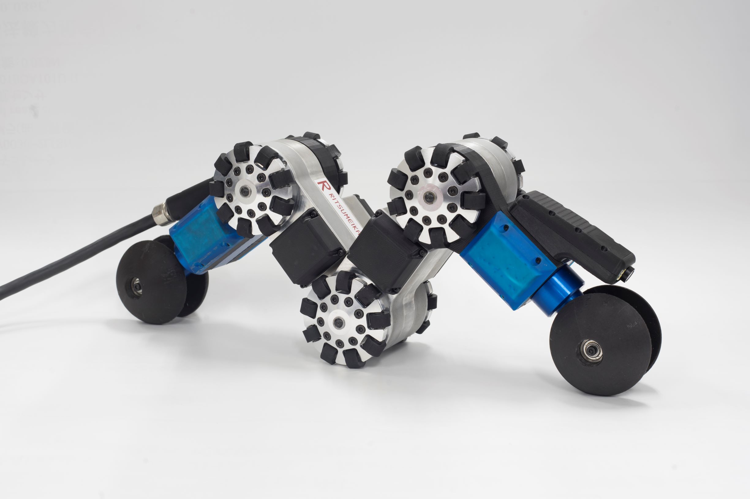 産業ロボット生まれのパイプ内自在移動ホビーロボット