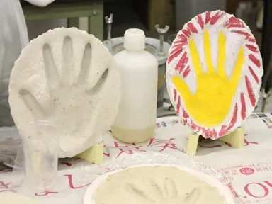 「セメントで手形をつくろう！」完成見本