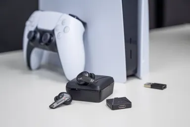 AERO 完全ワイヤレスイヤホンとXT01 Bluetoothトランスミッターを組み合わせ、PS5にも対応可能
