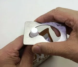 小径のパウチキャップも開栓