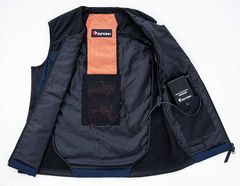 内ポケットに収納されるバッテリー