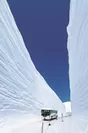 高さ20ｍに迫る雪の壁、「雪の大谷」