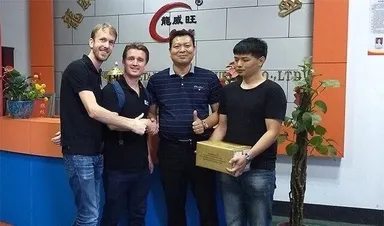 地元金属サプライヤと撮影