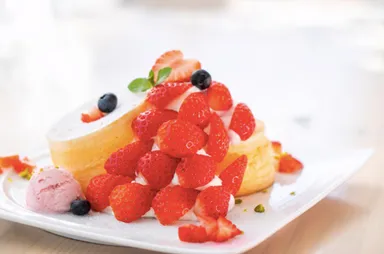 「たっぷりいちごのパンケーキ」
