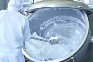 海洋深層水塩製造の様子