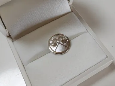 ロジウムメッキ仕上げ