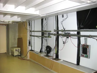 壁面内部に設置したパネル