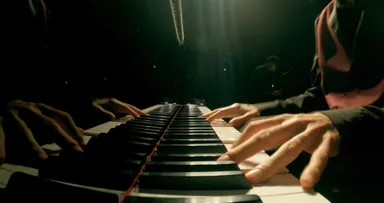 ジェイコブ・コーラーが奏でる超絶技巧のピアノ演奏(C)Movie Impact, Inc.