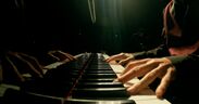 ジェイコブ・コーラーが奏でる超絶技巧のピアノ演奏(C)Movie Impact, Inc.