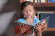 本を読む子ども
