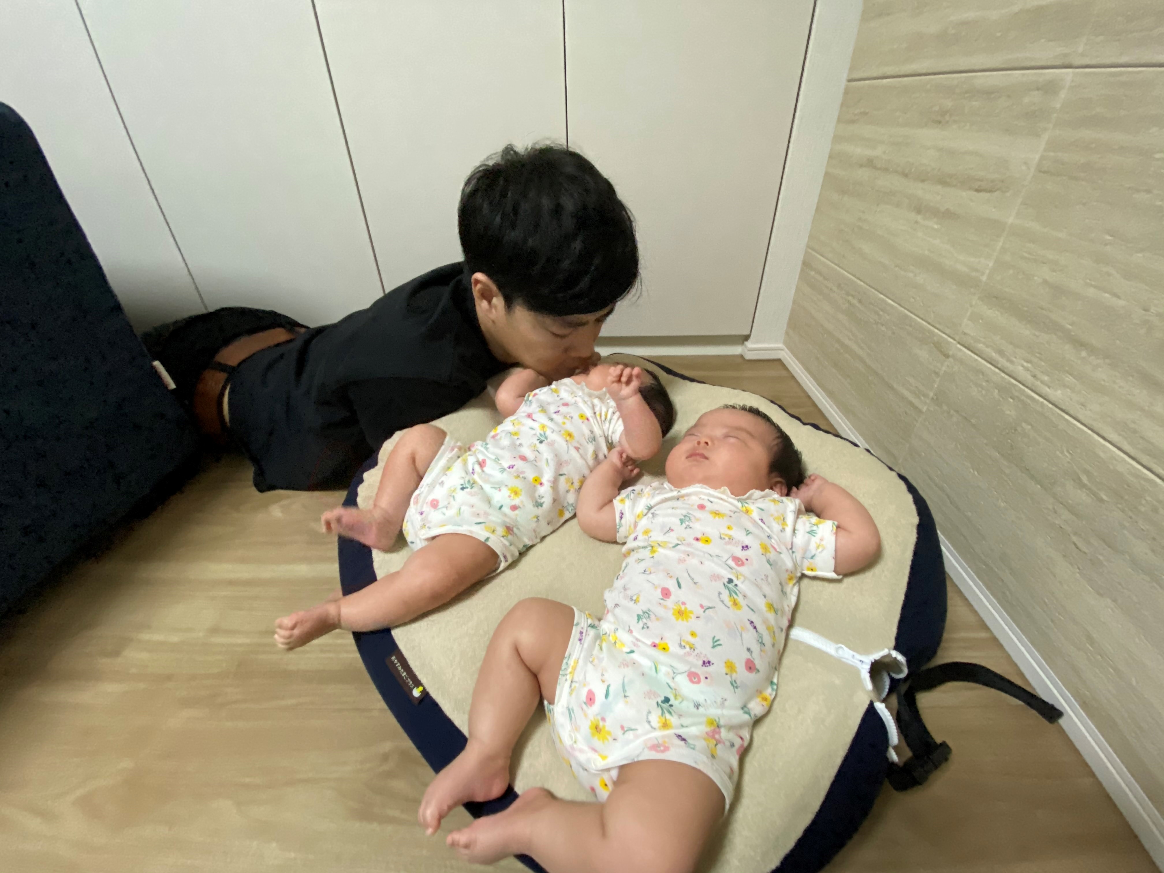 双子育児に「同時授乳」がラクになるキープベルトを発売 「おやすみ 双子育児に「同時授乳」がラクになるキープベルトを発売 「おやすみ