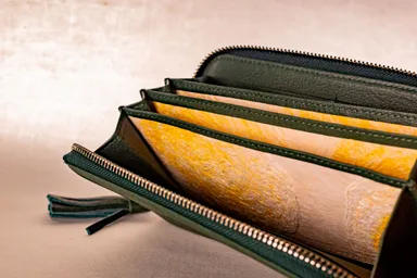 お札入れに輝く越前和紙