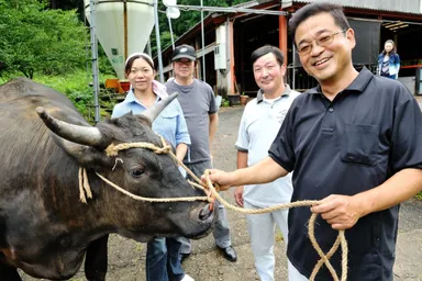 代表の深尾と生産者の皆様