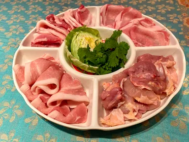 国産豚バラ肉、国産豚ロース肉、大山鶏もも肉