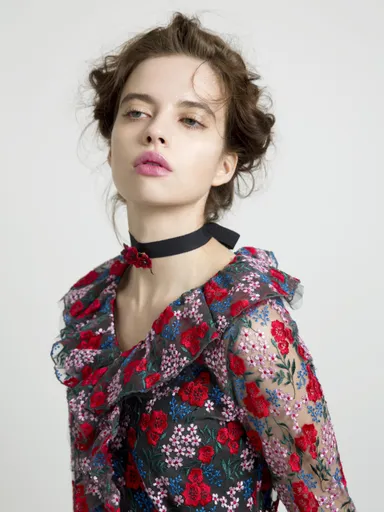 フリルVネックワンピース