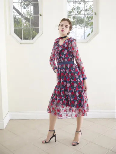 フリルVネックワンピース