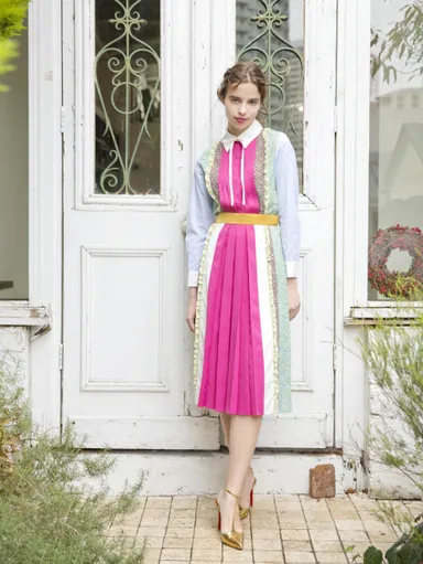 パッチワークフリルブラウス35,000円(税抜き)　パッチワークフリルスカート39,000円(税抜き)